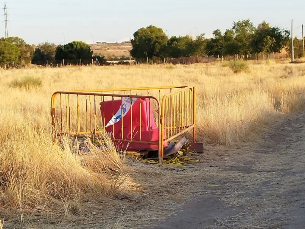 Cierran con vallas el pozo de seis metros en el que cayó una joven en Torrejón