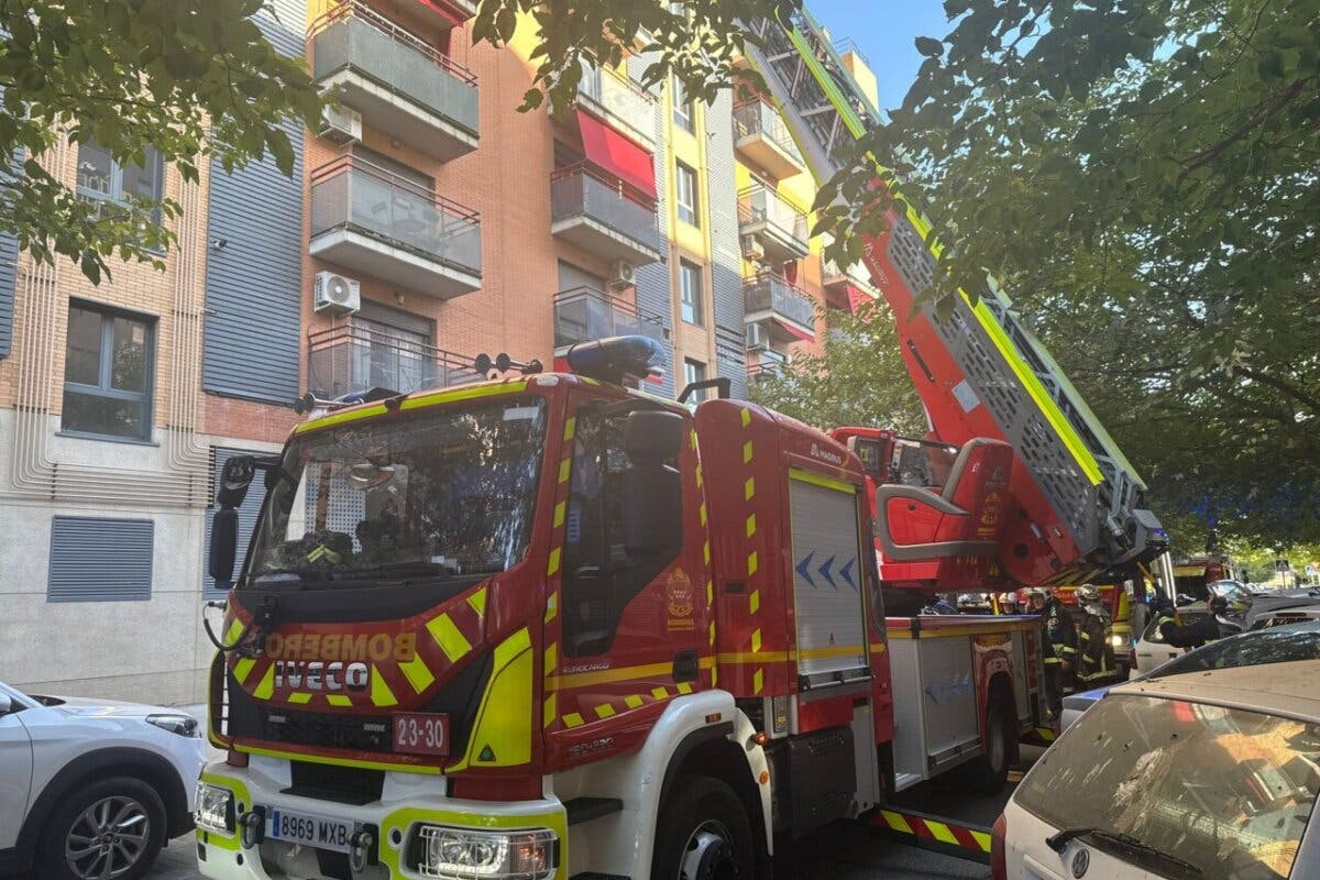Un incendio obliga a desalojar un edificio de viviendas en Rivas-Vaciamadrid