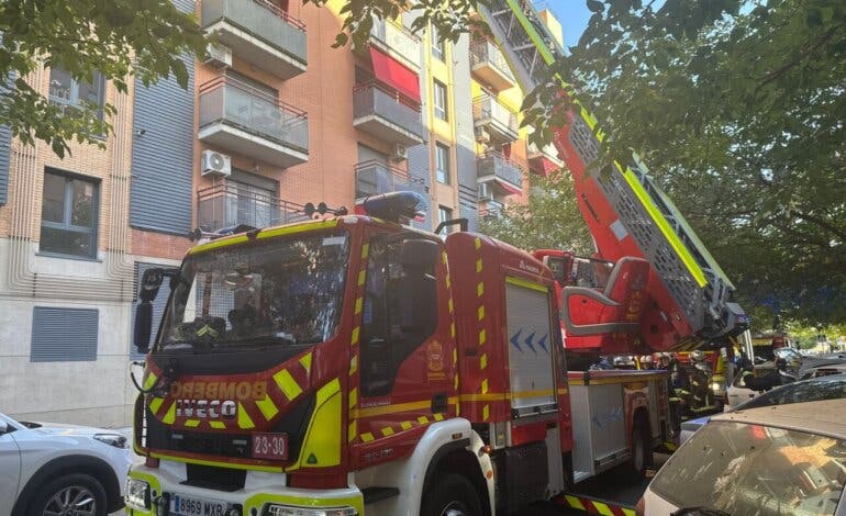 Un incendio obliga a desalojar un edificio de viviendas en Rivas-Vaciamadrid