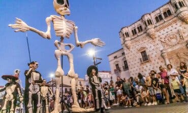 Guadalajara abre sus Ferias con un espectacular desfile de carrozas inspirado en los grandes musicales