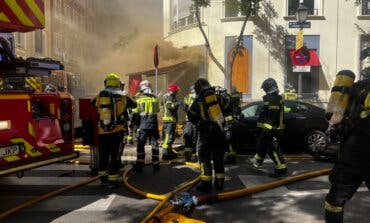 Nueve bomberos heridos, dos de ellos graves, al sofocar un incendio en un restaurante en Madrid