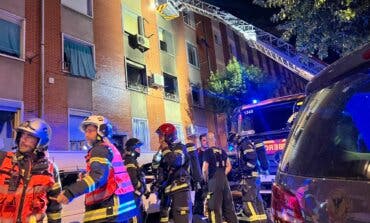 Siete intoxicados por humo en un incendio en Puente de Vallecas