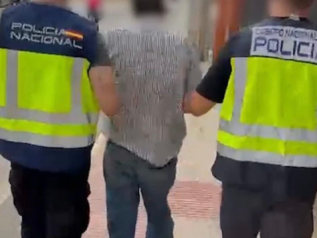 Detenido en Madrid un camionero por pedir imágenes sexuales a una menor y proponerle un encuentro