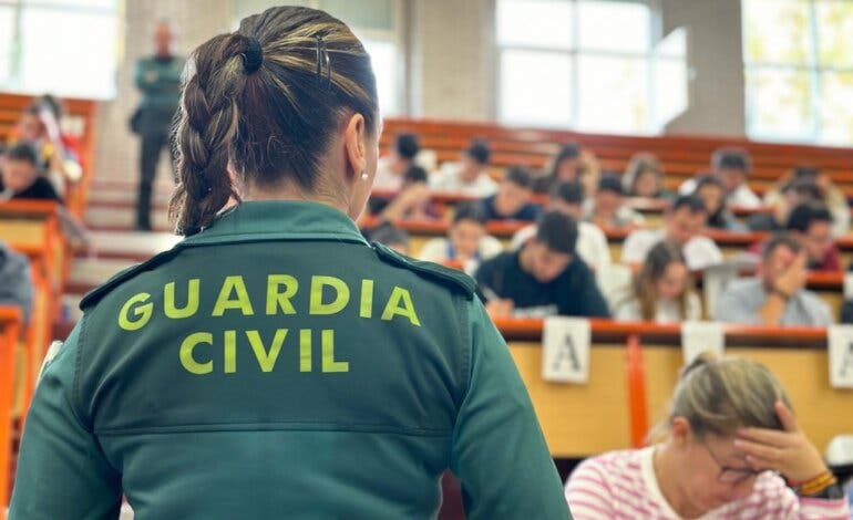 Cerca de 28.000 personas opositan este sábado para 3.118 plazas de guardia civil