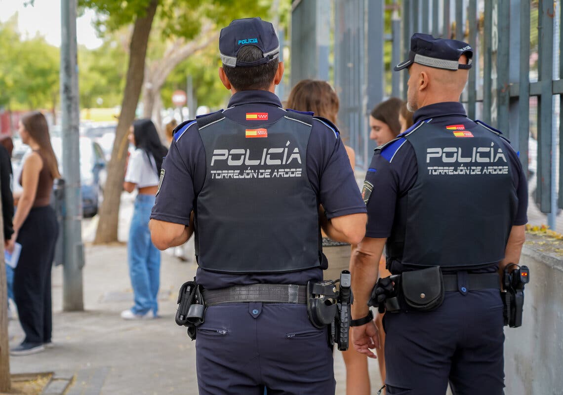 Torrejón refuerza la presencia policial en los institutos con su plan antinovatadas