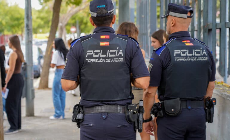Torrejón refuerza la presencia policial en los institutos con su plan antinovatadas
