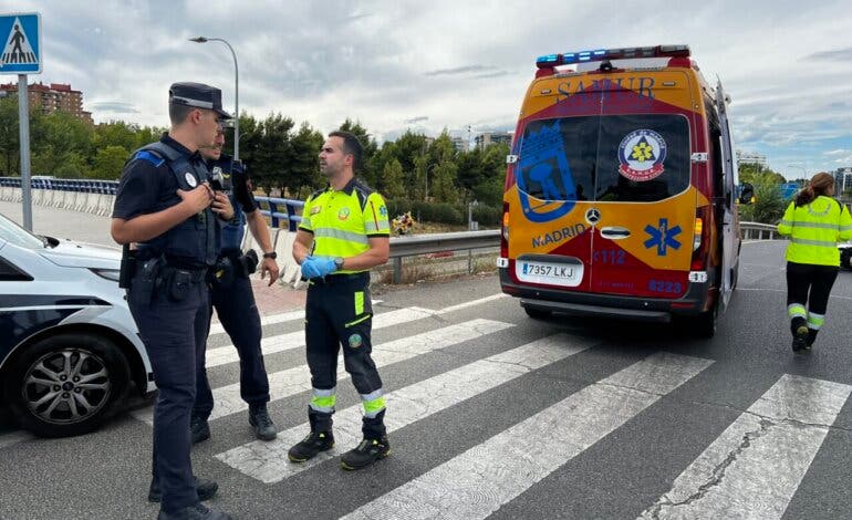 Muere un motorista arrollado por un camión en Hortaleza
