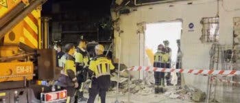 La explosión de gas en un bajo okupado de Puente de Vallecas deja finalmente un muerto y 25 heridos