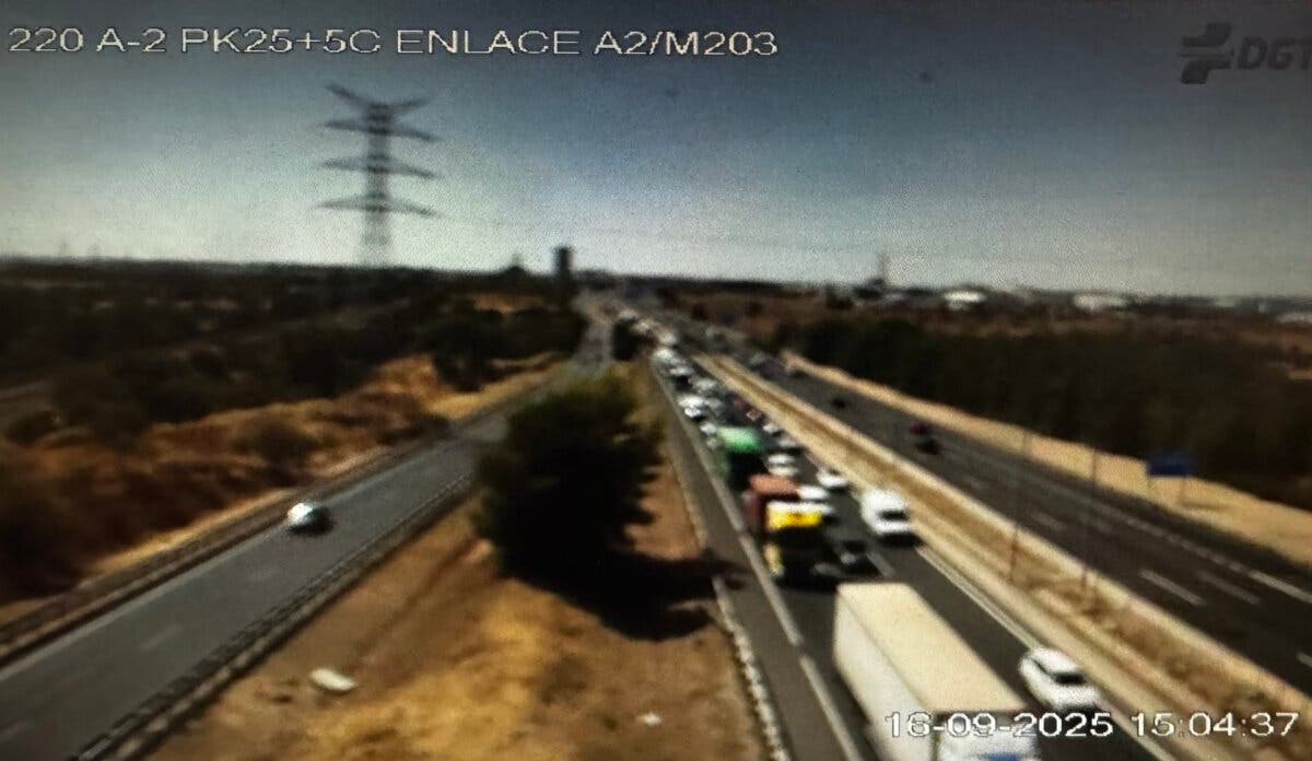 Varios camiones implicados en un accidente en la A-2 en Alcalá de Henares