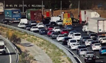 Varios vehículos implicados en un accidente en la M-45 en San Fernando de Henares