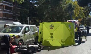 Muere un motorista de 30 años tras chocar con dos coches en Arturo Soria