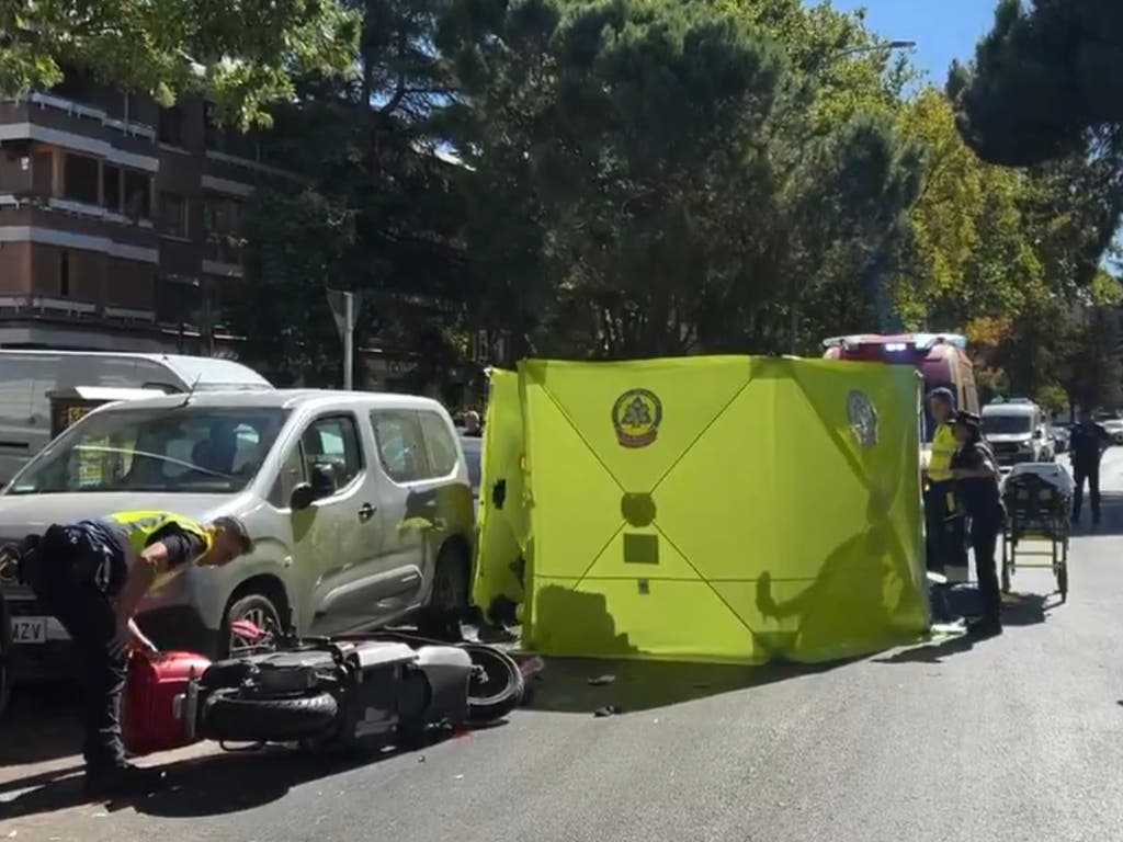 Muere un motorista de 30 años tras chocar con dos coches en Arturo Soria