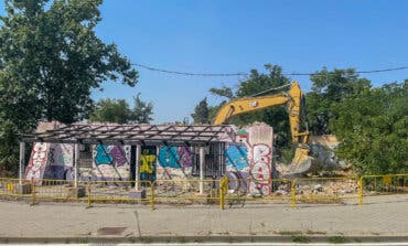 Torrejón derriba el edificio abandonado de La Torreta y dos naves okupadas en la Carretera de Loeches