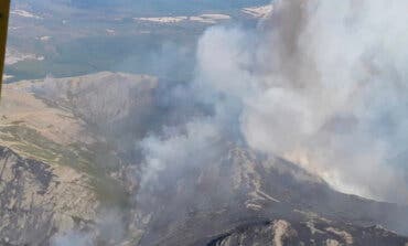 El incendio de Peñalba de la Sierra en Guadalajara sigue fuera de control tras seis días y 2.000 hectáreas arrasadas