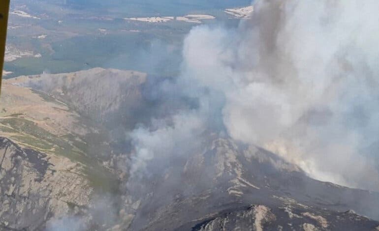 El incendio de Peñalba de la Sierra en Guadalajara sigue fuera de control tras seis días y 2.000 hectáreas arrasadas