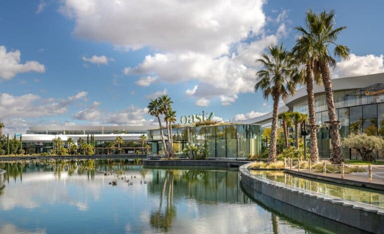 Oasiz Madrid en Torrejón celebra el Black Friday con un túnel de viento lleno de premios y descuentos