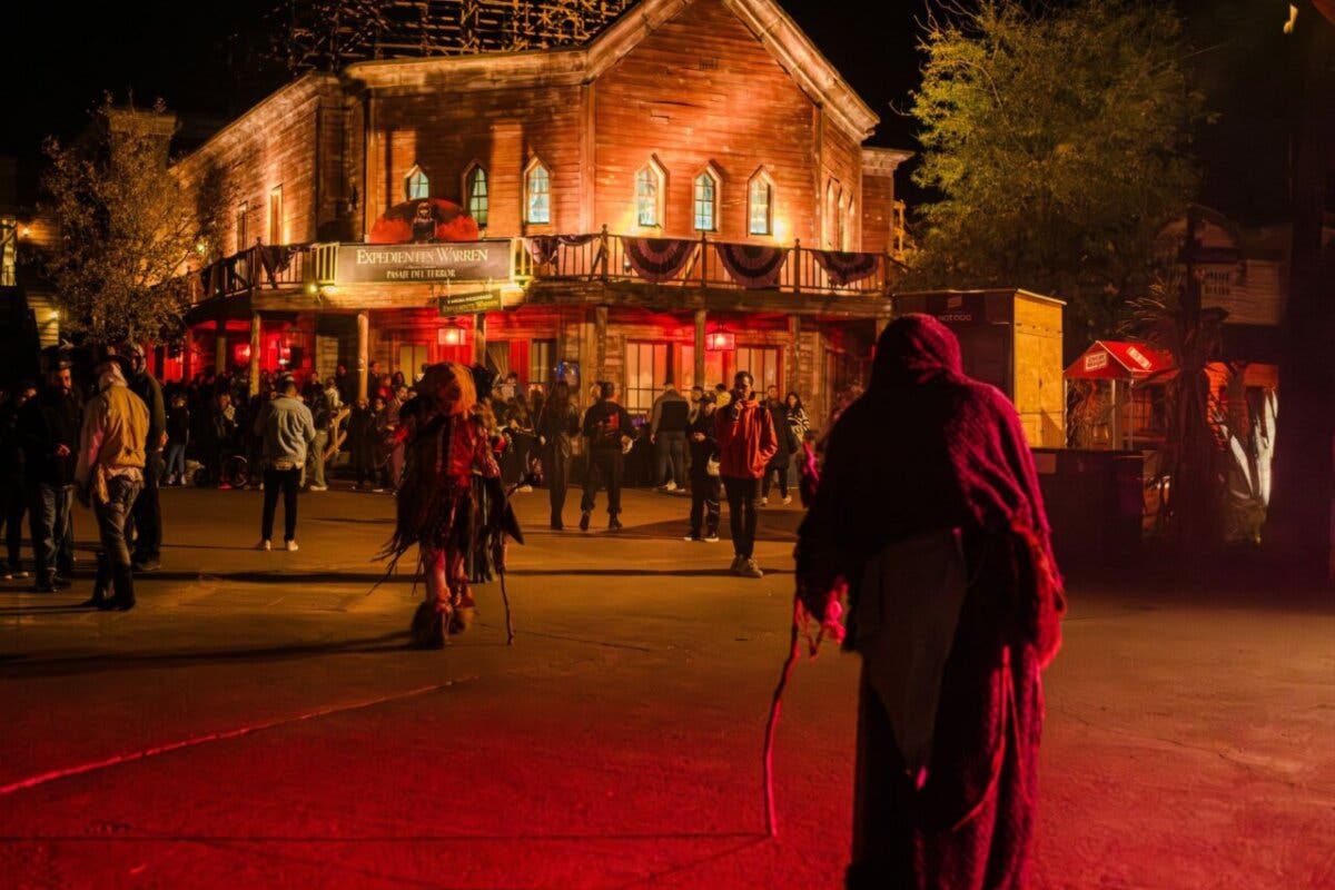 Halloween llega a la Warner y al Parque de Atracciones de Madrid con pasajes, desfiles y noches de miedo