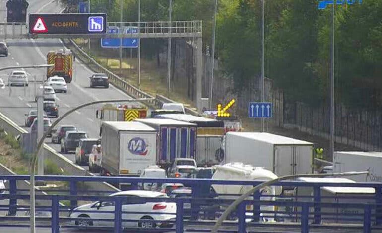 Un accidente con varios vehículos implicados en la A-2 en Torrejón provoca importantes retenciones