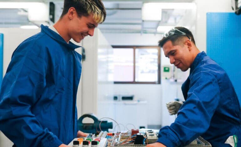 Madrid lidera la creación de empleo en España con casi 100.000 nuevos afiliados a la Seguridad Social en el último año