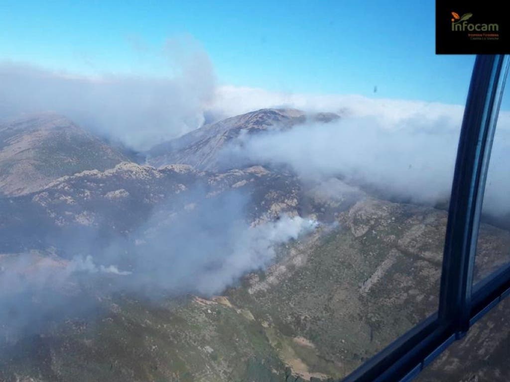 Un rayo, posible causa del incendio de Peñalba de la Sierra en Guadalajara