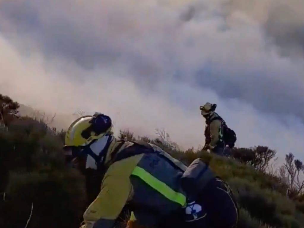 Continúan los trabajos de extinción del incendio de Peñalba de la Sierra en Guadalajara con apoyo de Madrid