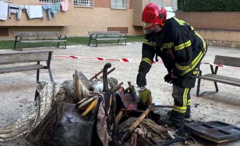 Dos heridos graves en el incendio de una vivienda en Latina, en Madrid