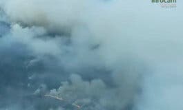 El incendio de la Sierra Norte de Guadalajara salta a Segovia tras arrasar 2.800 hectáreas entre críticas por mala gestión