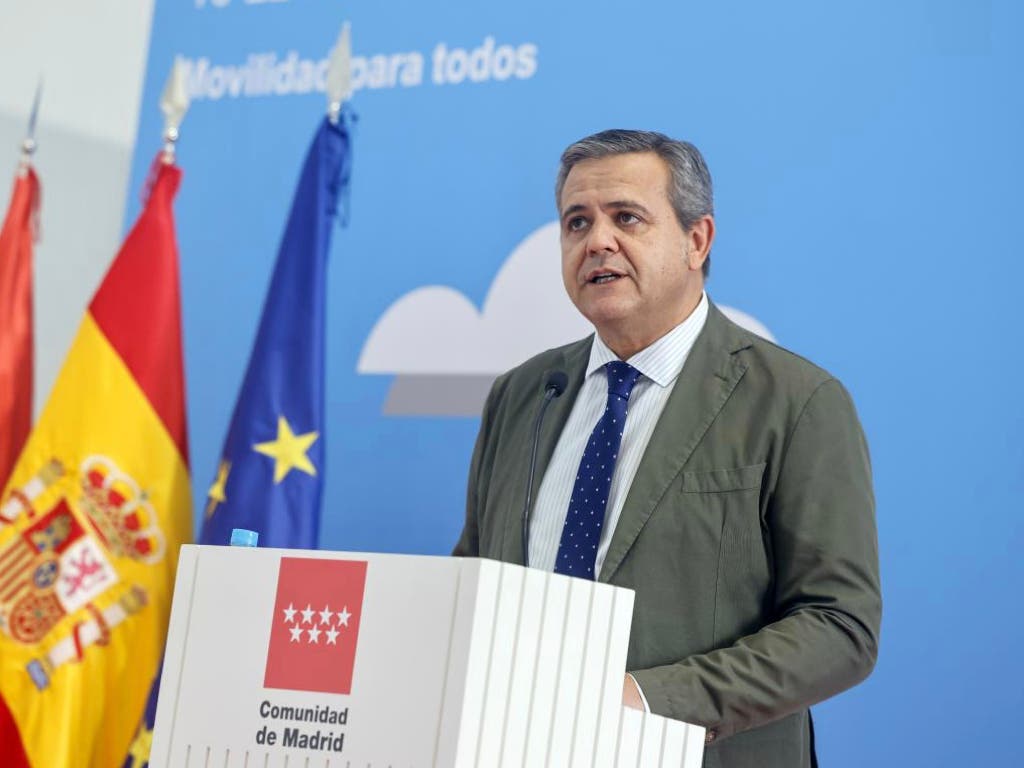 El consejero de Transportes de Ayuso, Jorge Rodrigo, deja temporalmente su cargo para tratarse un cáncer