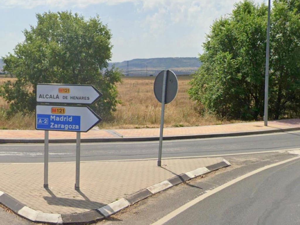 Ayuso anuncia el desdoblamiento de la carretera M-121 que une Meco y Alcalá