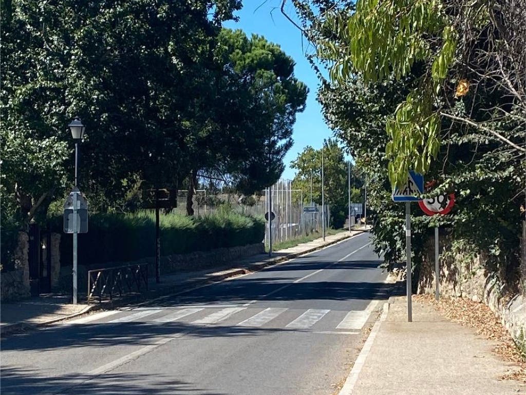 Varias calles de Nuevo Baztán sin luz por un robo de cable