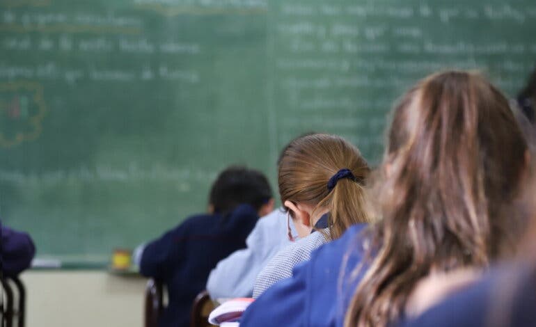 La Comunidad de Madrid inicia el curso escolar con menos alumnos por aula y récord de nuevos docentes