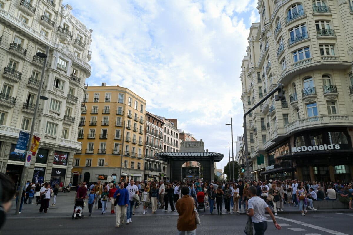 Susto en Gran Vía: detenido tras amenazar con causar una explosión en un piso de Montera
