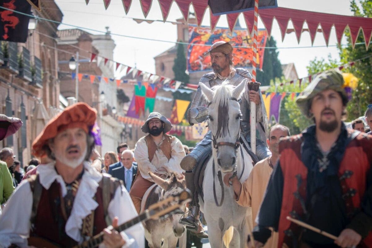 El Mercado Cervantino de Alcalá de Henares vive su gran fin de semana con más de 400 puestos y 300 actividades
