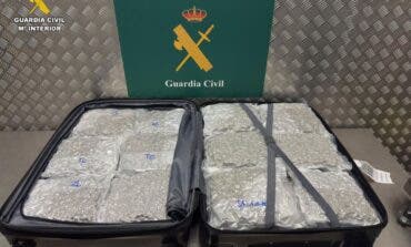 Detenidos tres viajeros en Barajas con casi 60 kilos de marihuana en sus maletas
