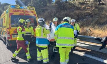 Dos jóvenes heridos graves tras salirse de la vía con una moto en Robledo de Chavela