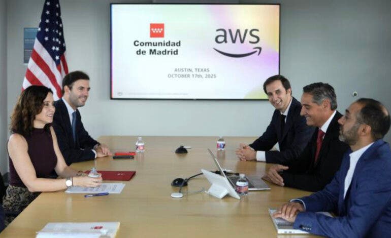Ayuso sella en Texas un acuerdo con Amazon para formar a 50.000 madrileños en Inteligencia Artificial