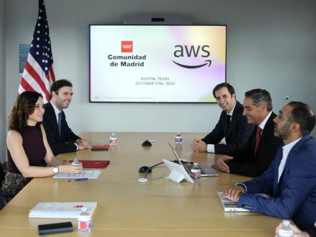 Ayuso sella en Texas un acuerdo con Amazon para formar a 50.000 madrileños en Inteligencia Artificial