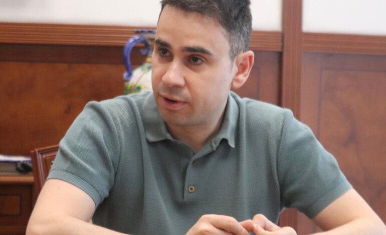 El alcalde socialista de Cabanillas anuncia ayudas a los autónomos si Sánchez sube las cuotas