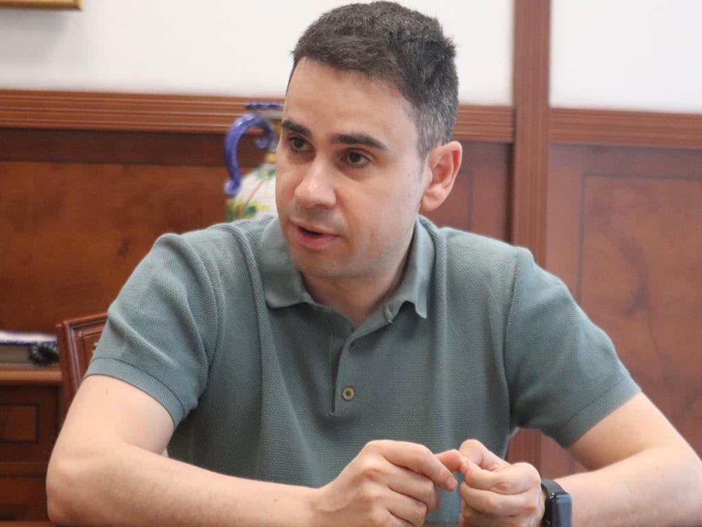 El alcalde socialista de Cabanillas anuncia ayudas a los autónomos si Sánchez sube las cuotas