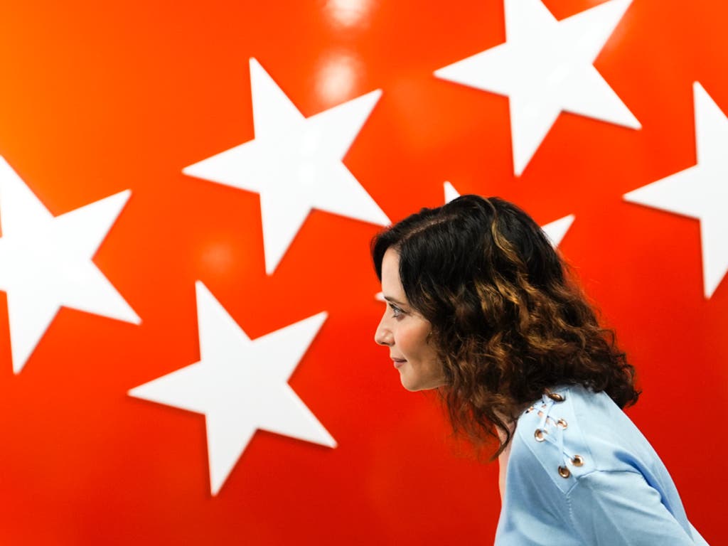 Ayuso acusa a Sánchez de dar «lecciones de machito» sobre el aborto y confiesa que perdió dos bebés