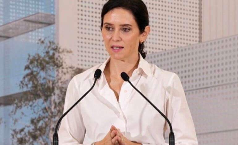 Ayuso llama «dictador» a Sánchez tras el recurso del Gobierno por negarse a crear el registro de objetores del aborto