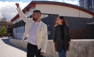 Ayuso e Ilia Topuria se alían contra las drogas y el acoso escolar entre los jóvenes