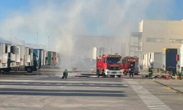 Controlado un incendio junto a la nave de Amazon en San Fernando de Henares