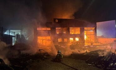 Controlado un incendio en una nave industrial de 1.000 m² en Griñón