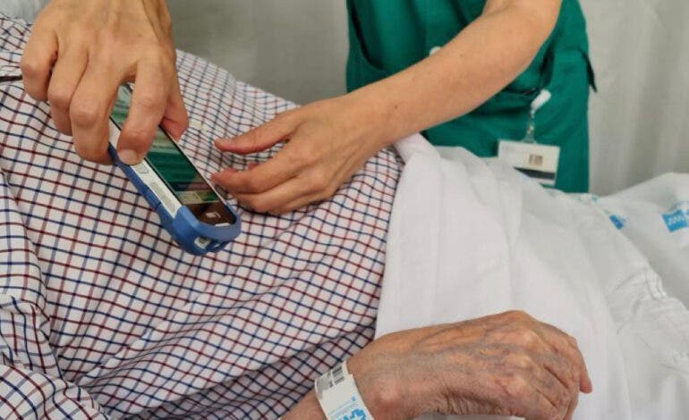 La Comunidad de Madrid amplía los cuidados paliativos con nuevos equipos en Coslada y Arganda