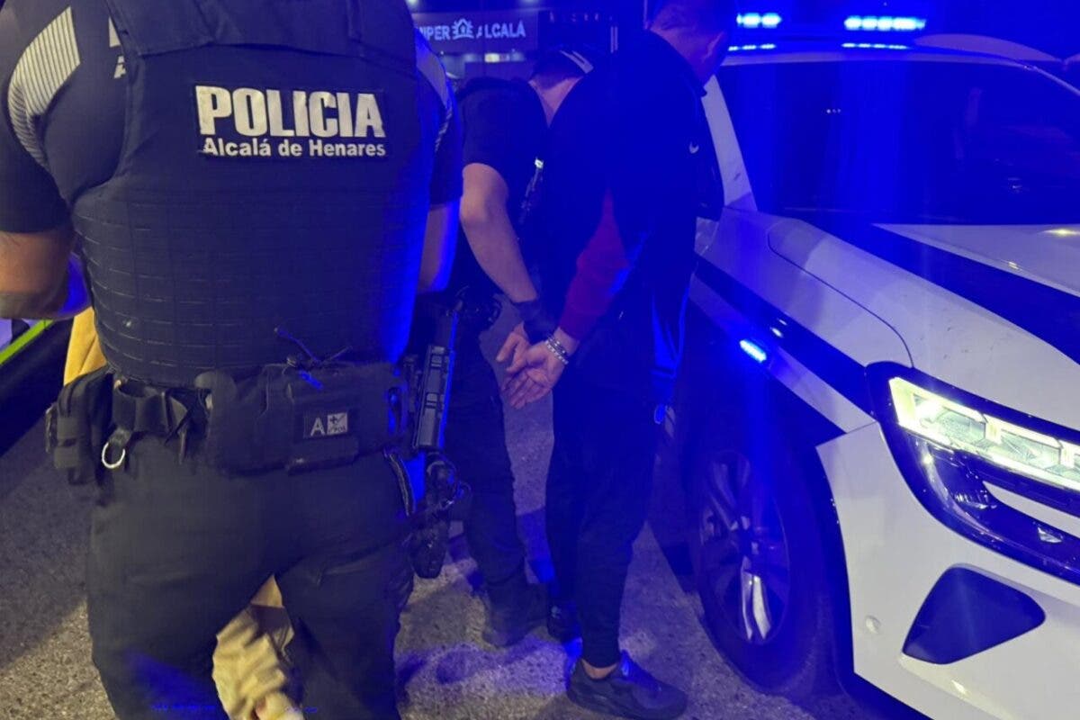 Detenidos en Alcalá de Henares tras robar el bolso a una mujer y tirarla al suelo
