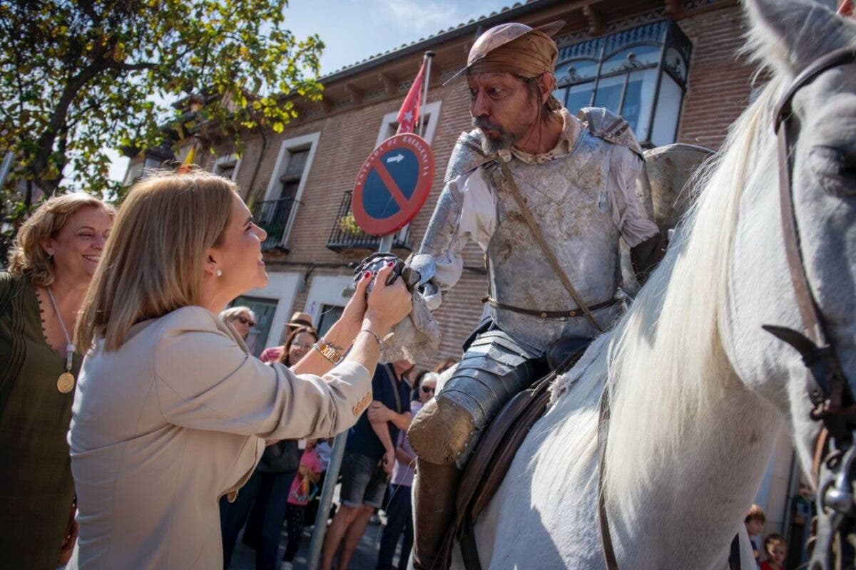 Alcalá de Henares celebra el día de Cervantes con la procesión cívica y el regreso del Mercado Cervantino