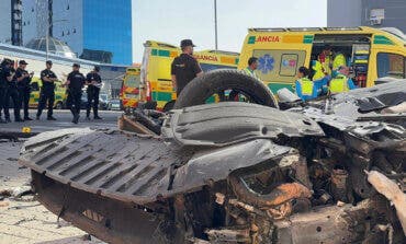 Tres heridos graves al volcar un coche tras una persecución policial en Fuenlabrada