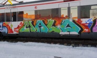 Detenido en Madrid un grafitero que paraba trenes de Cercanías para pintarlos
