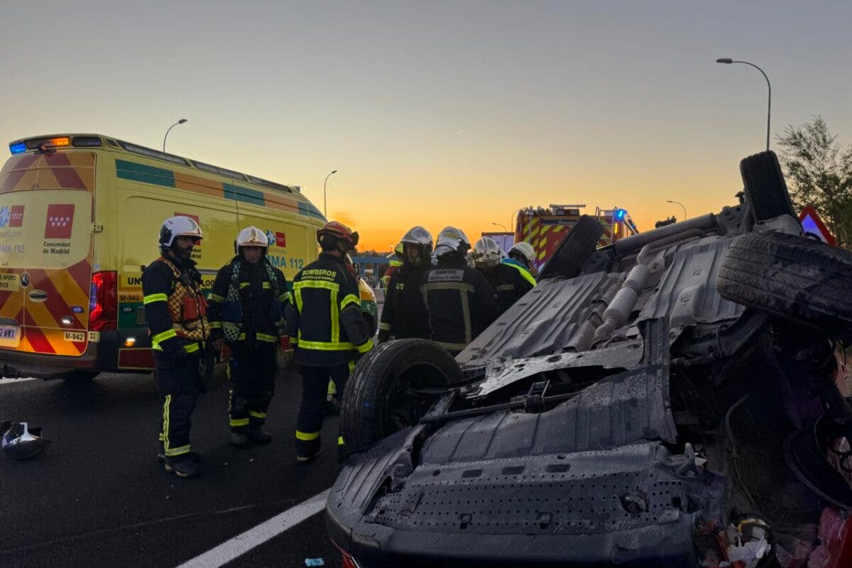 Herido grave un hombre de 61 años tras volcar su coche en la A-4 en Aranjuez